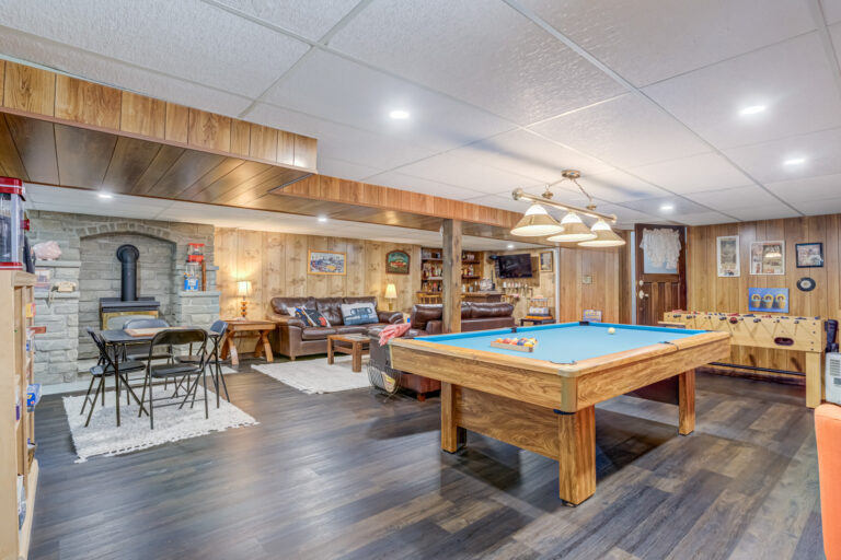 Basement with in-law potential and 2 bedrooms